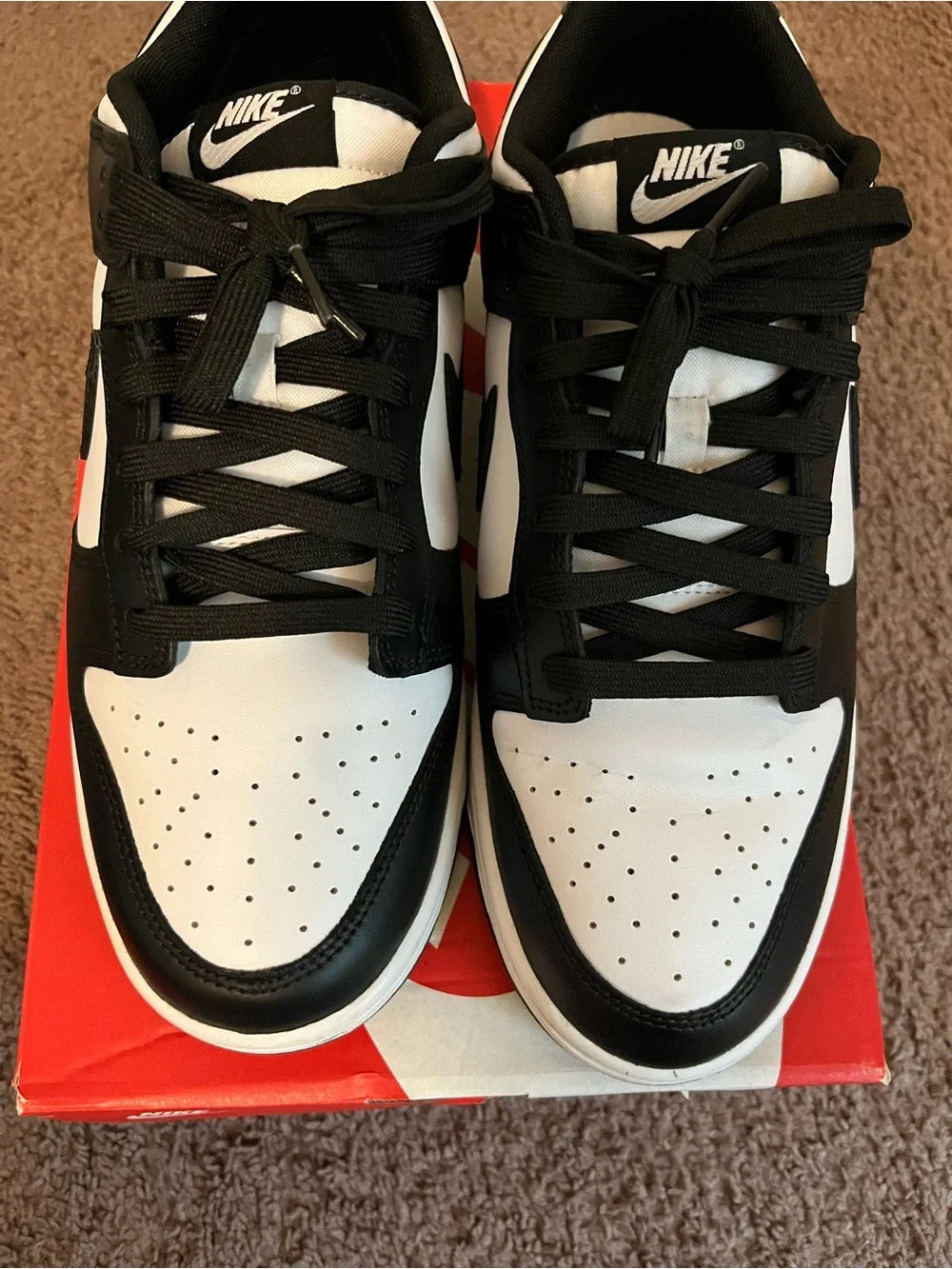 Nike Men’s Black and White Low-Top Sneakers